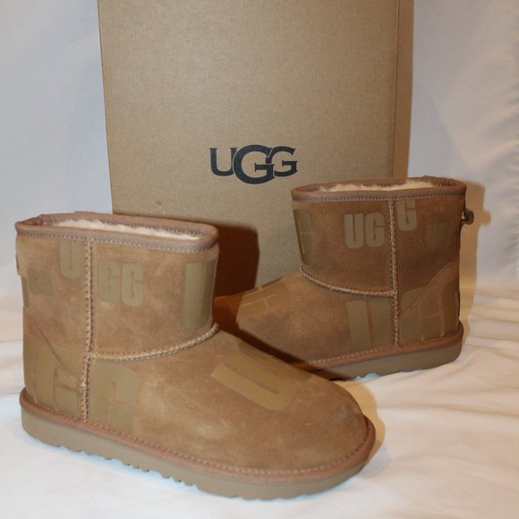 NIB UGG LOGO MINI SUEDE SHEARLING LINED YOUTH GIRL'S BOOTS CHESTNUT - Picture 1 of 7